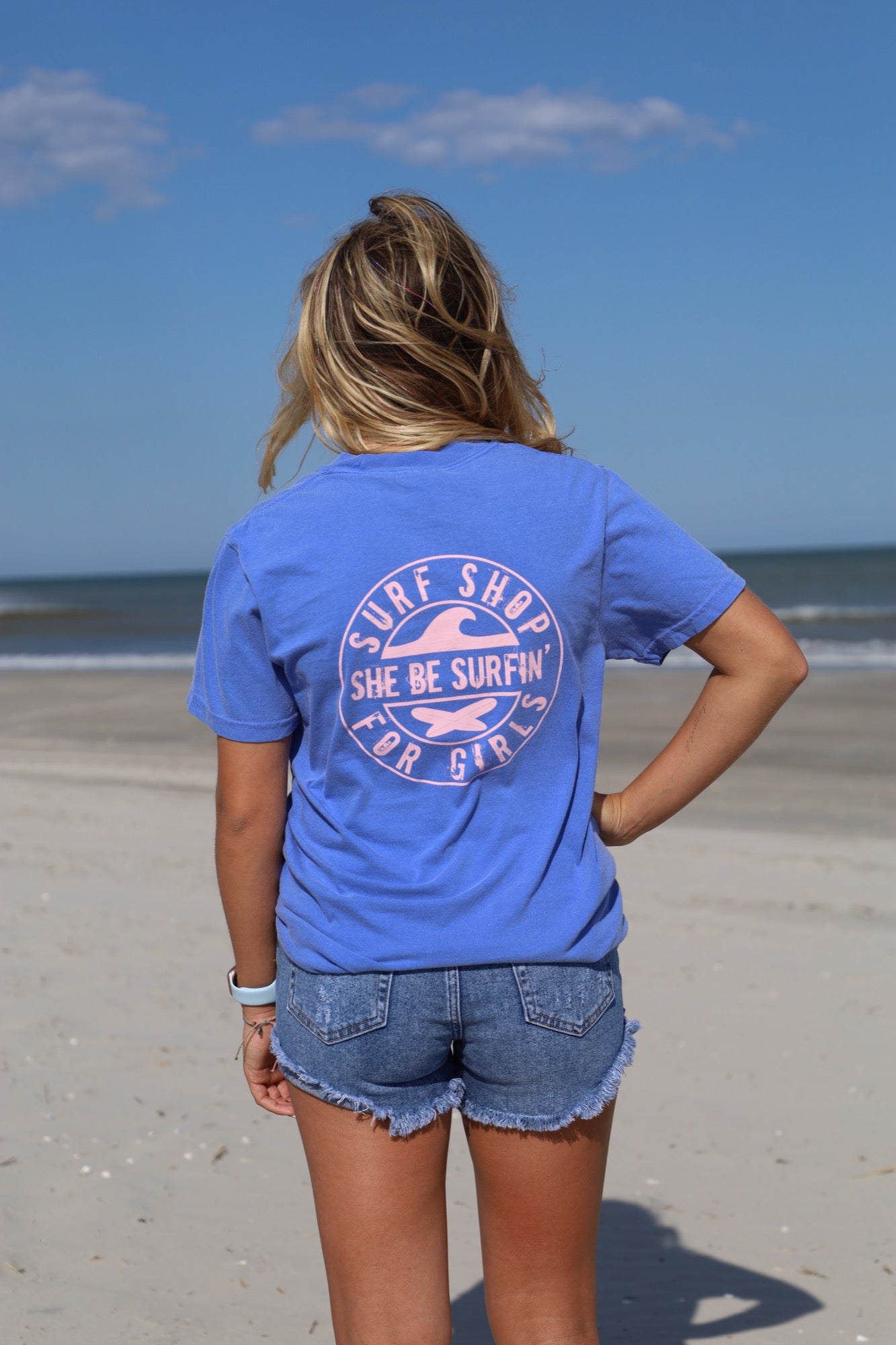 SHE BE SURFIN' LOGO TEE