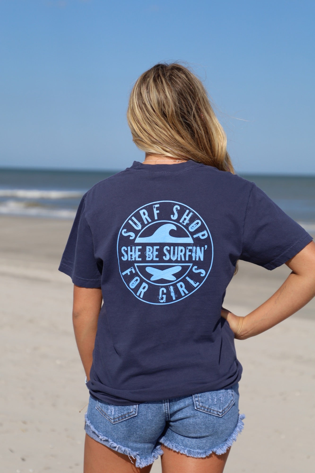 SHE BE SURFIN' LOGO TEE