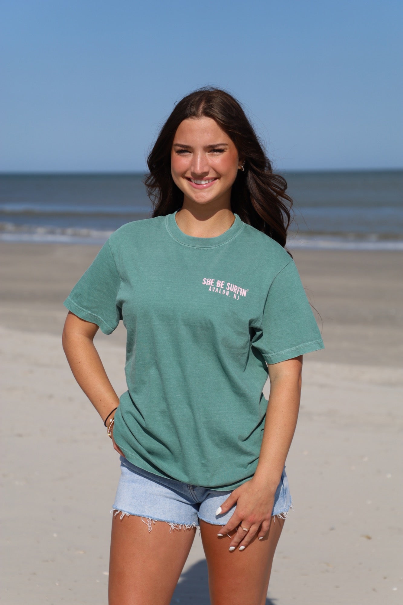 SHE BE SURFIN' LOGO TEE