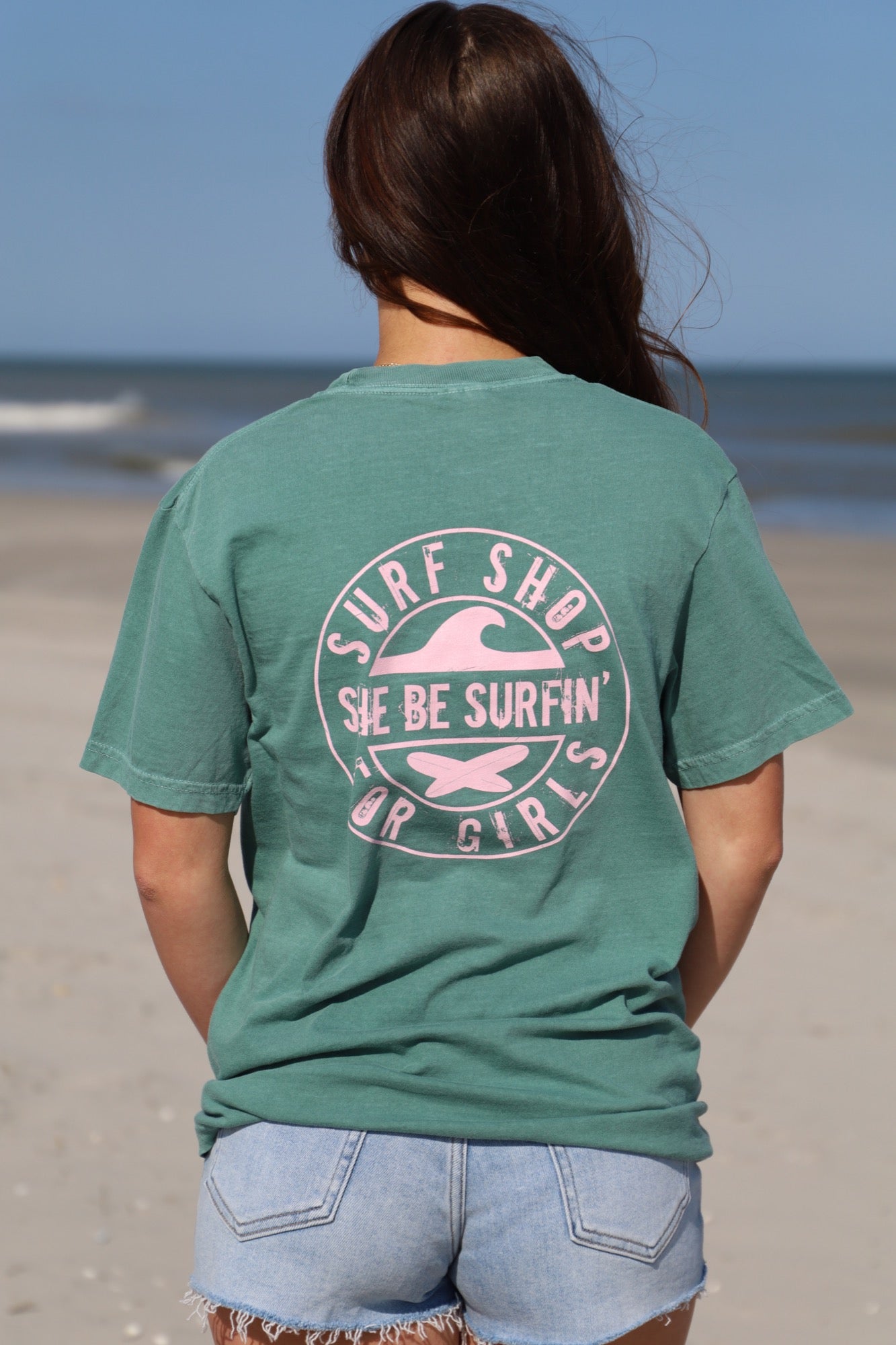 SHE BE SURFIN' LOGO TEE