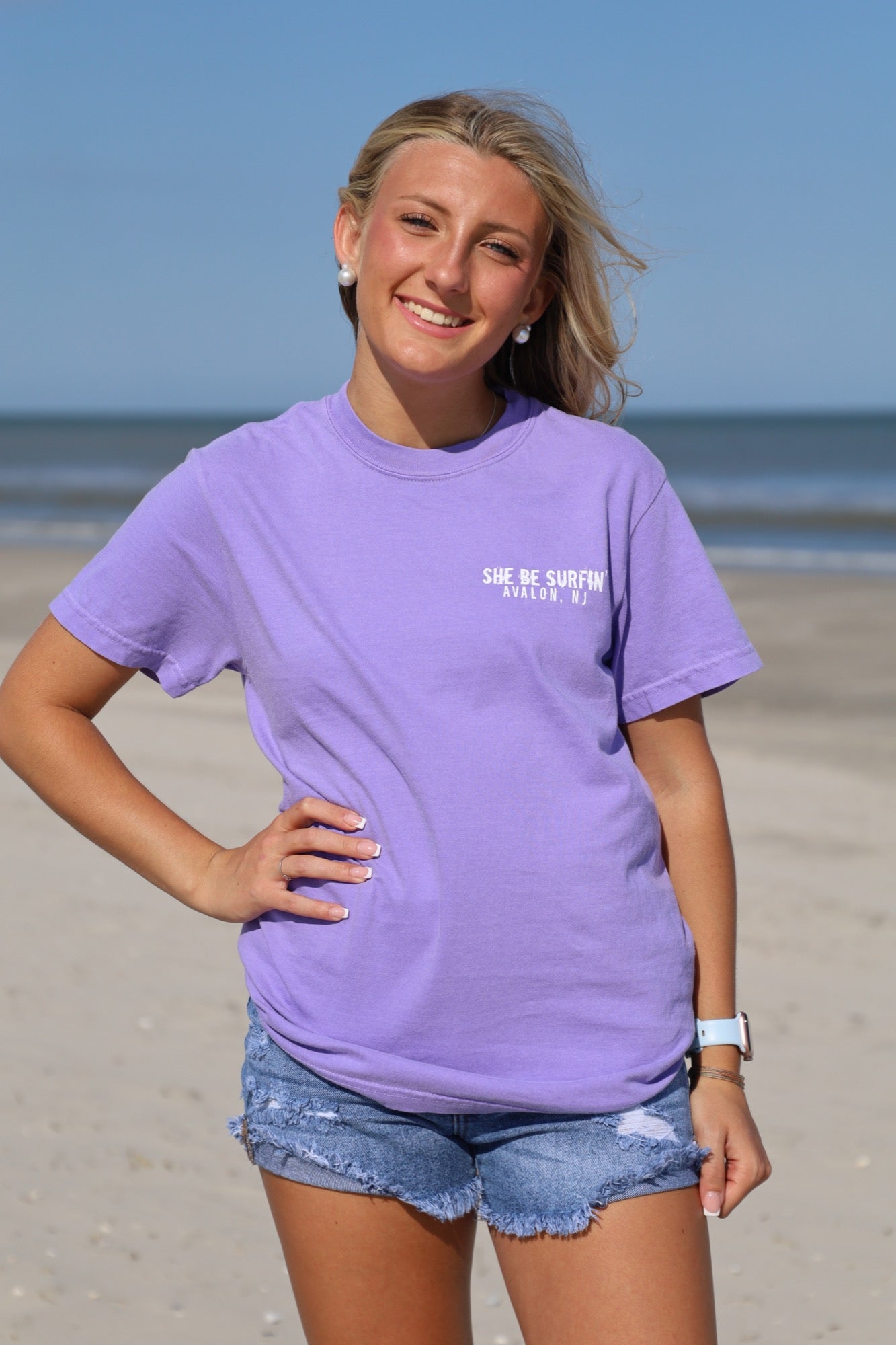 SHE BE SURFIN' LOGO TEE
