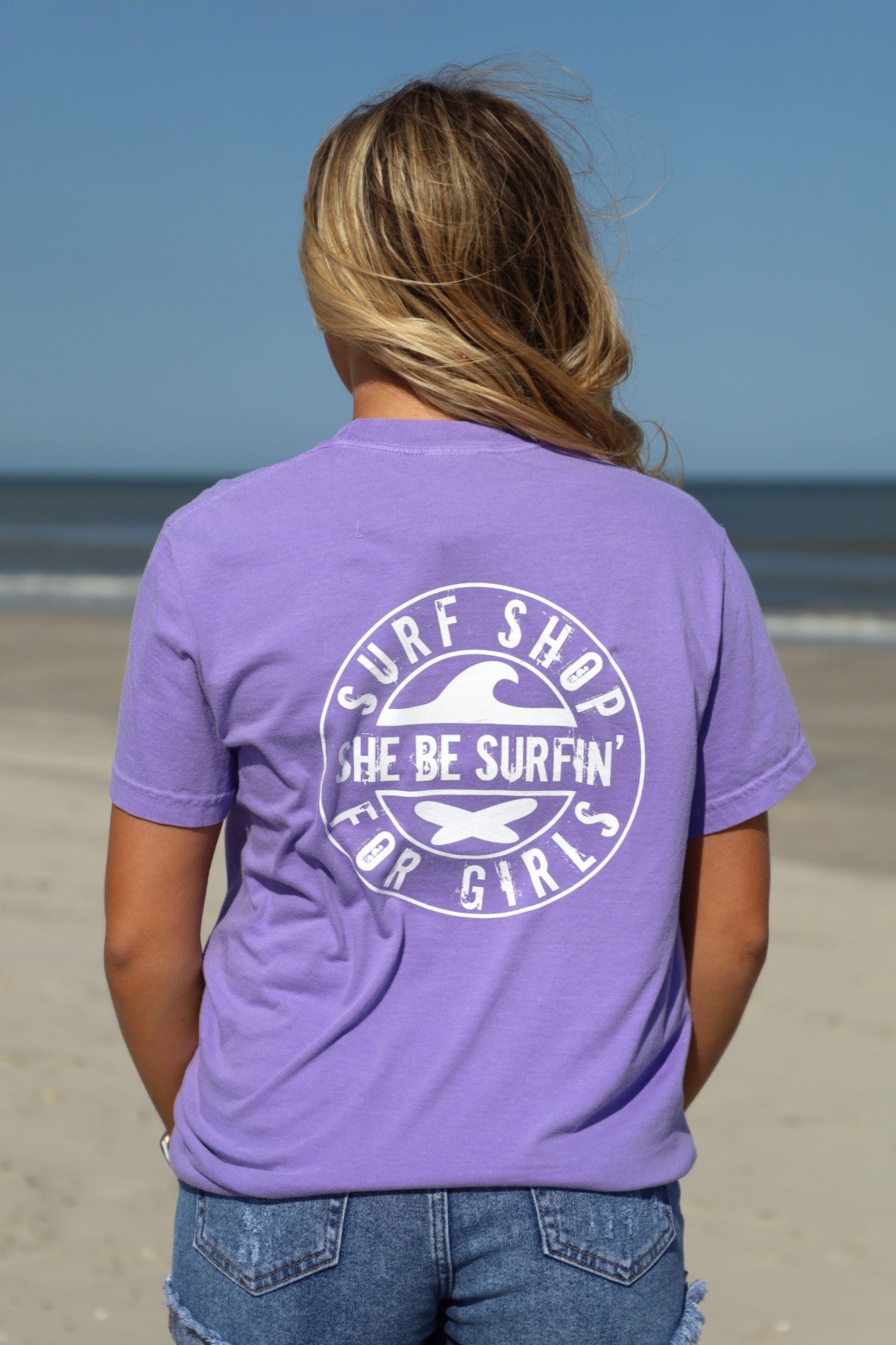 SHE BE SURFIN' LOGO TEE