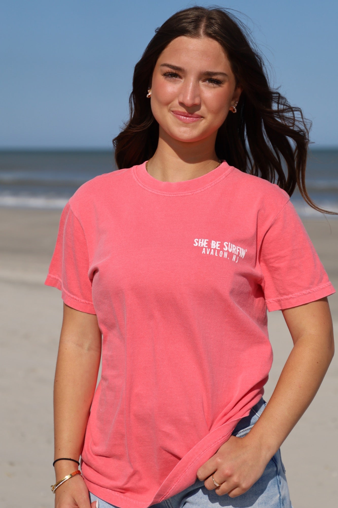 SHE BE SURFIN' LOGO TEE