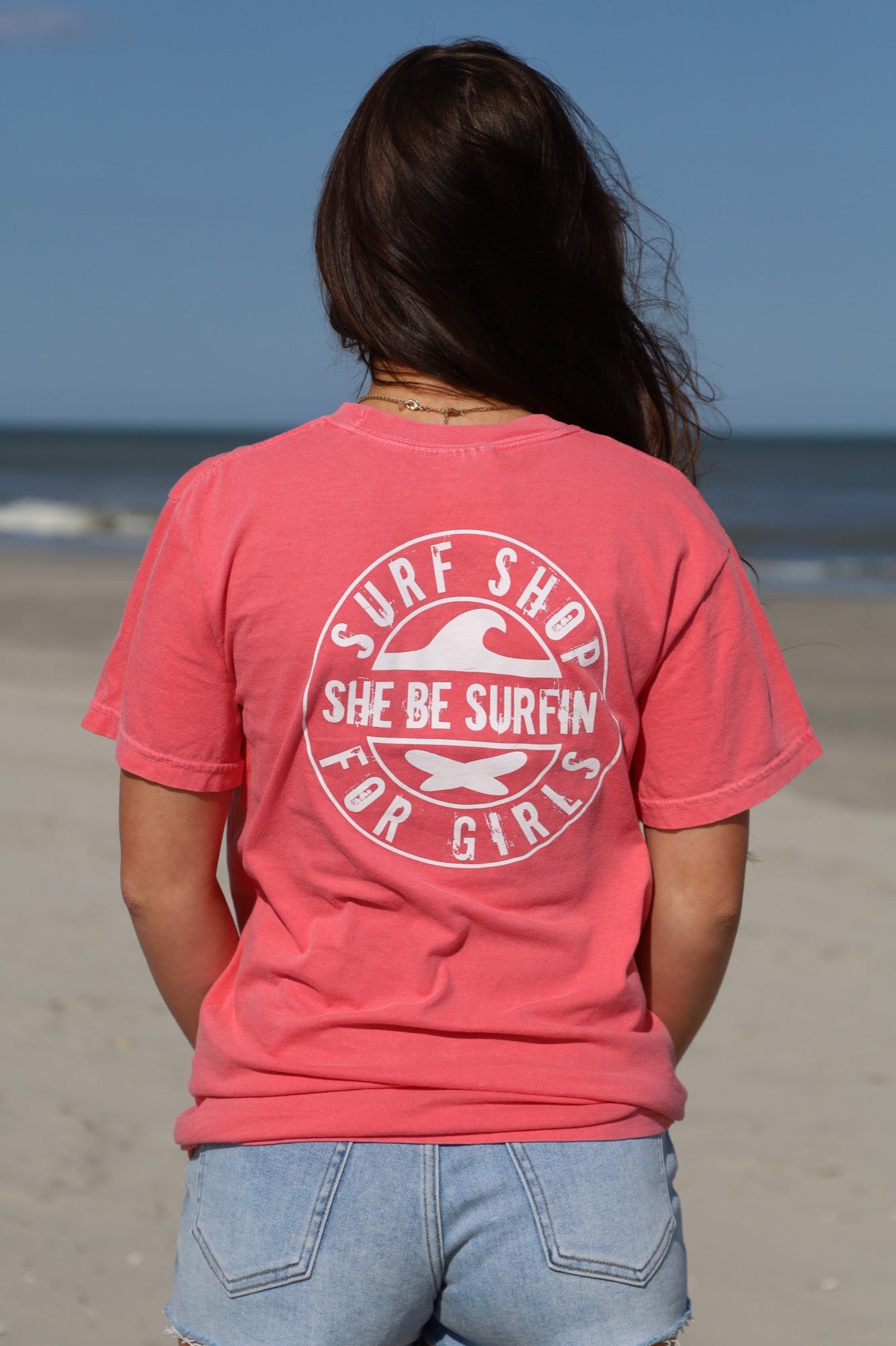 SHE BE SURFIN' LOGO TEE