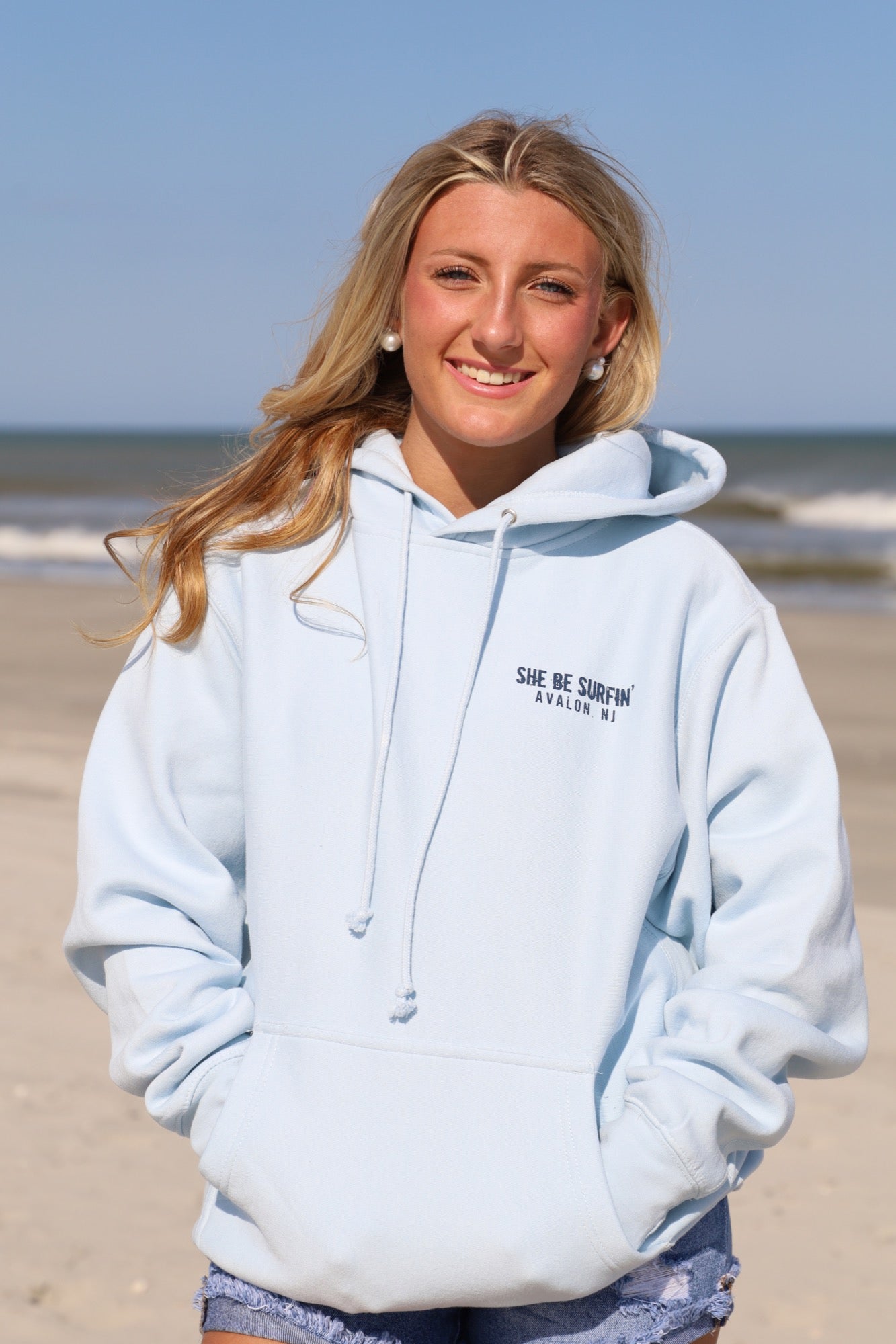 SHE BE SURFIN' HEAVYWEIGHT HOODIE